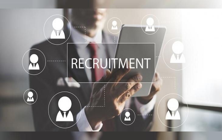 Recruitment specialist is required for a smartphones company