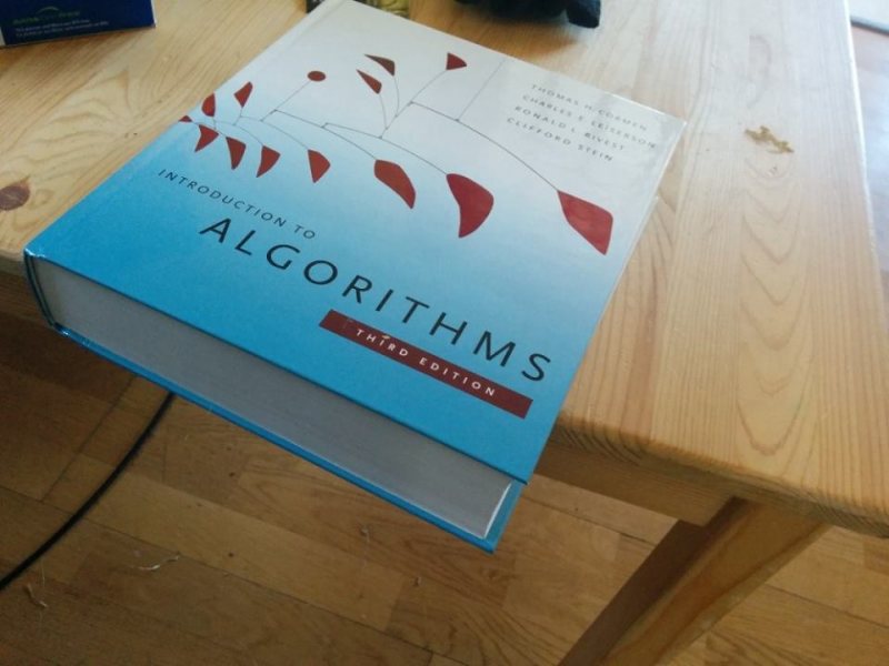 كتاب Algorithms ممكن يغير حياتك 180 درجة